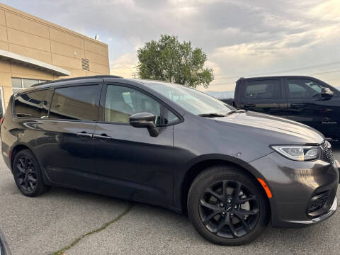 2022 Chrysler Pacifica Touring L