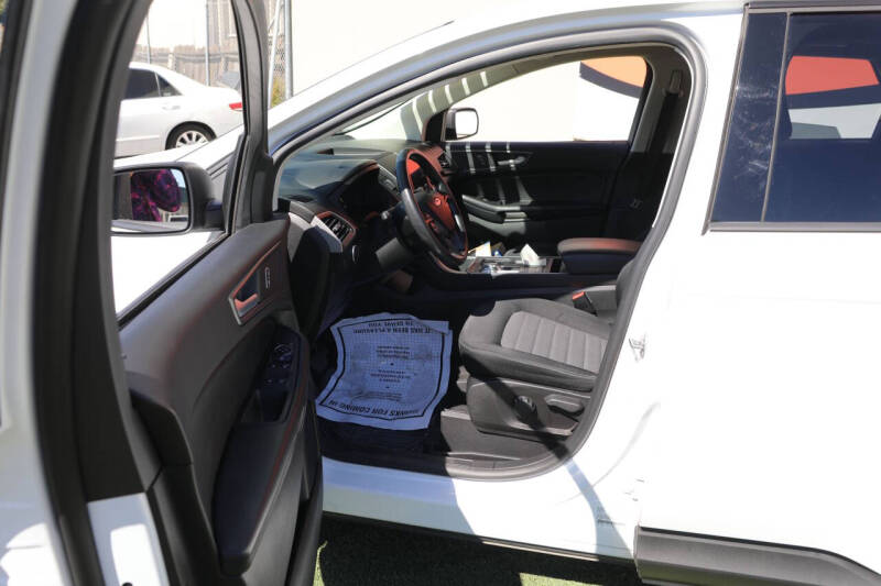 2023 Ford Edge SE