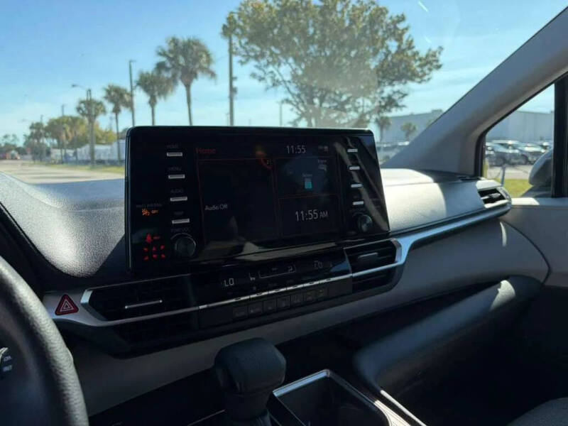 2024 Toyota Sienna LE 8-Passenger