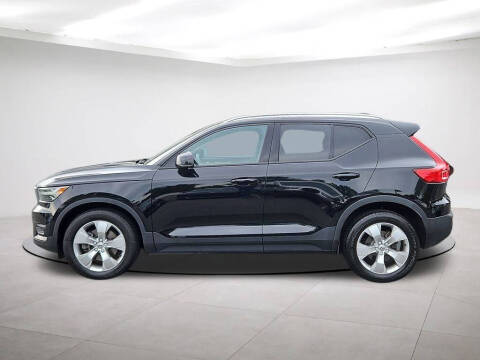 2022 Volvo XC40 T5 Momentum