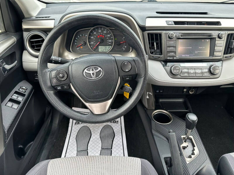 2014 Toyota RAV4 XLE photo 9