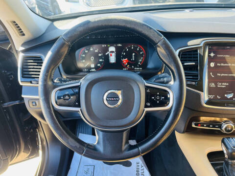 2016 Volvo XC90 T6 Momentum