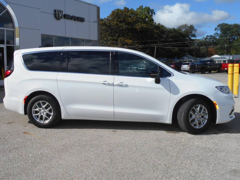 2026 Chrysler Pacifica Select