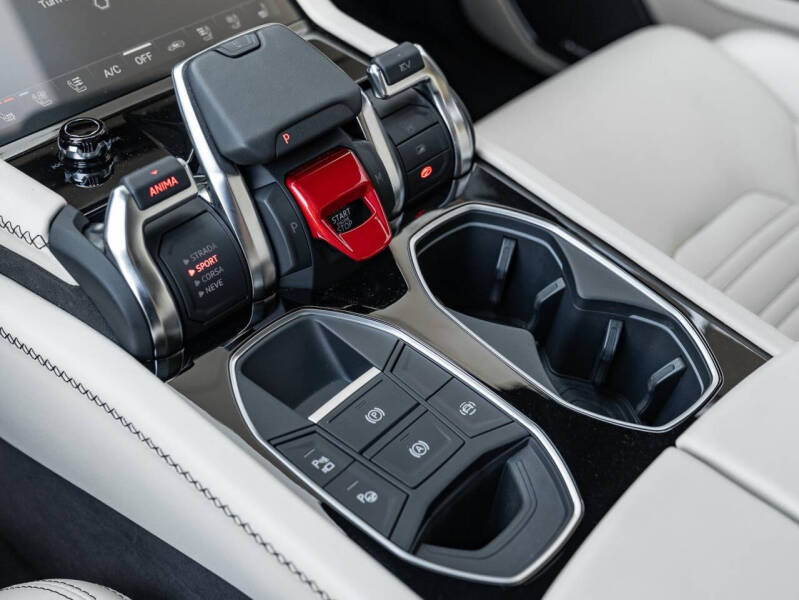 2025 Lamborghini Urus SE