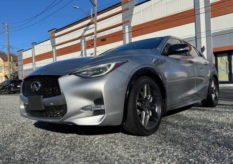 2017 INFINITI QX30 Sport's photo