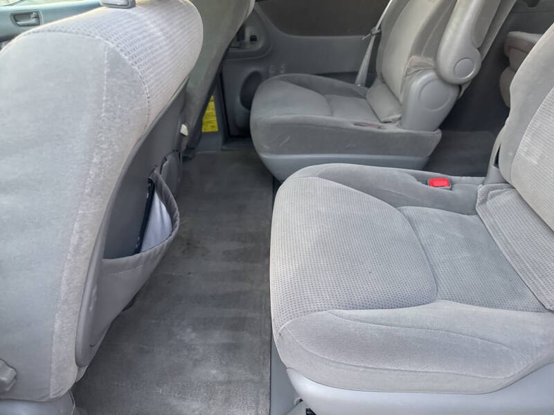 2004 Toyota Sienna LE 7 Passenger