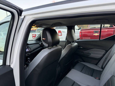 2022 Nissan Kicks SR