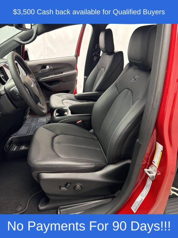 2026 Chrysler Pacifica Select