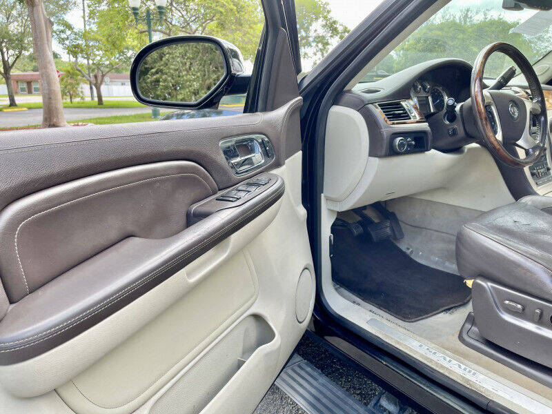 2009 Cadillac Escalade  - $9,995