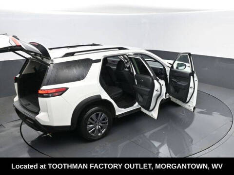 2025 Nissan Pathfinder SV