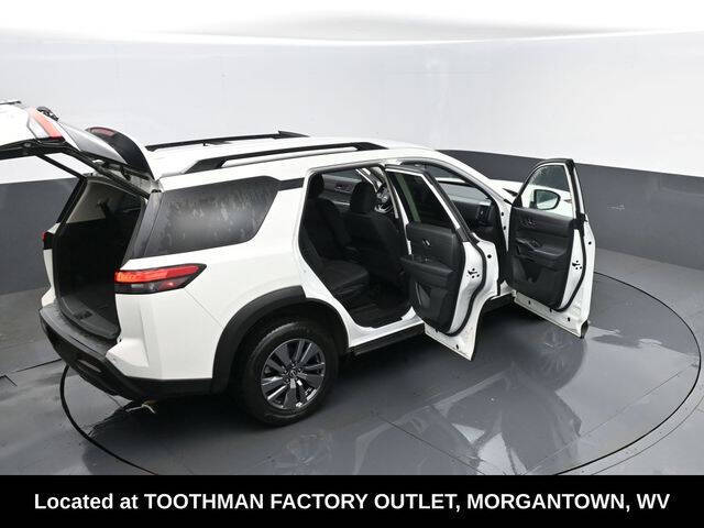 2025 Nissan Pathfinder SV