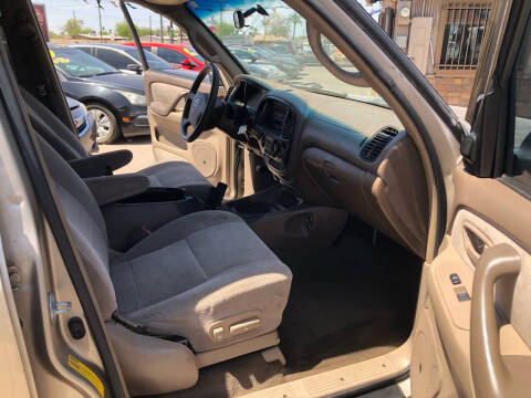 2004 Toyota Sequoia SR5