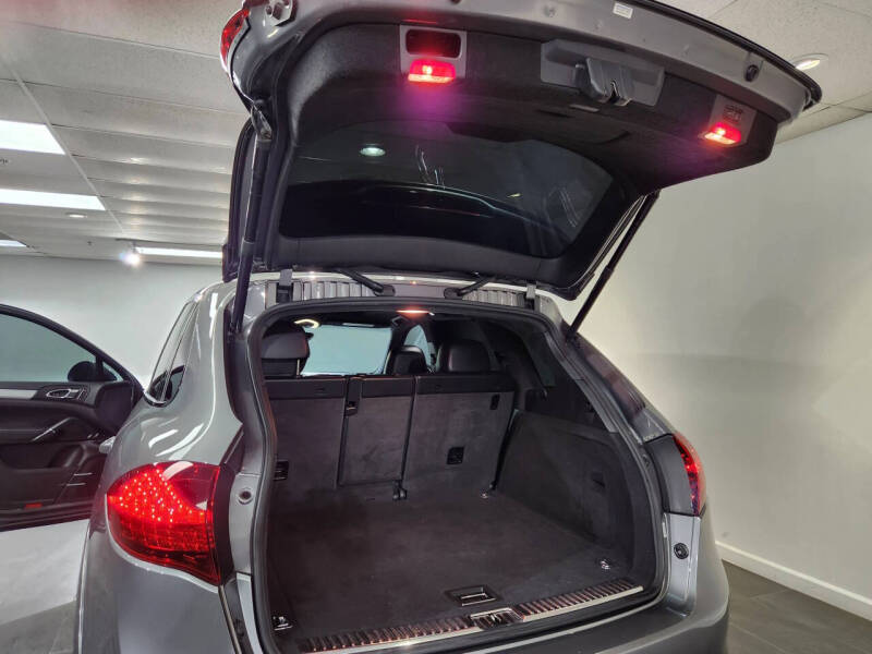 2013 Porsche Cayenne GTS