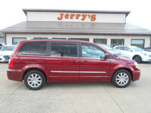 2016 Chrysler Town and Country for sale at Jerry's Auto Mart in Uhrichsville OH