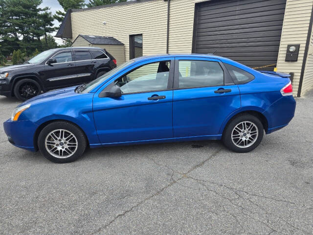 2010 Ford Focus for sale at QUEENSGATE AUTO SALES in York, PA