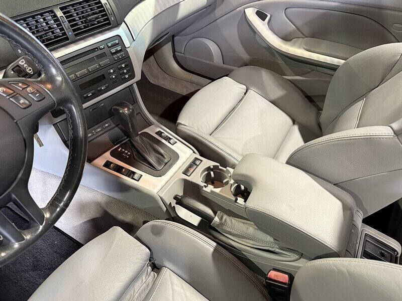 2004 BMW 3 Series 24