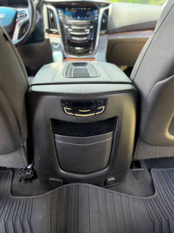 2018 Cadillac Escalade ESV Luxury