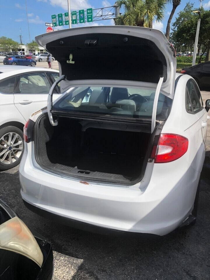 2013 Ford Fiesta  - $4,900