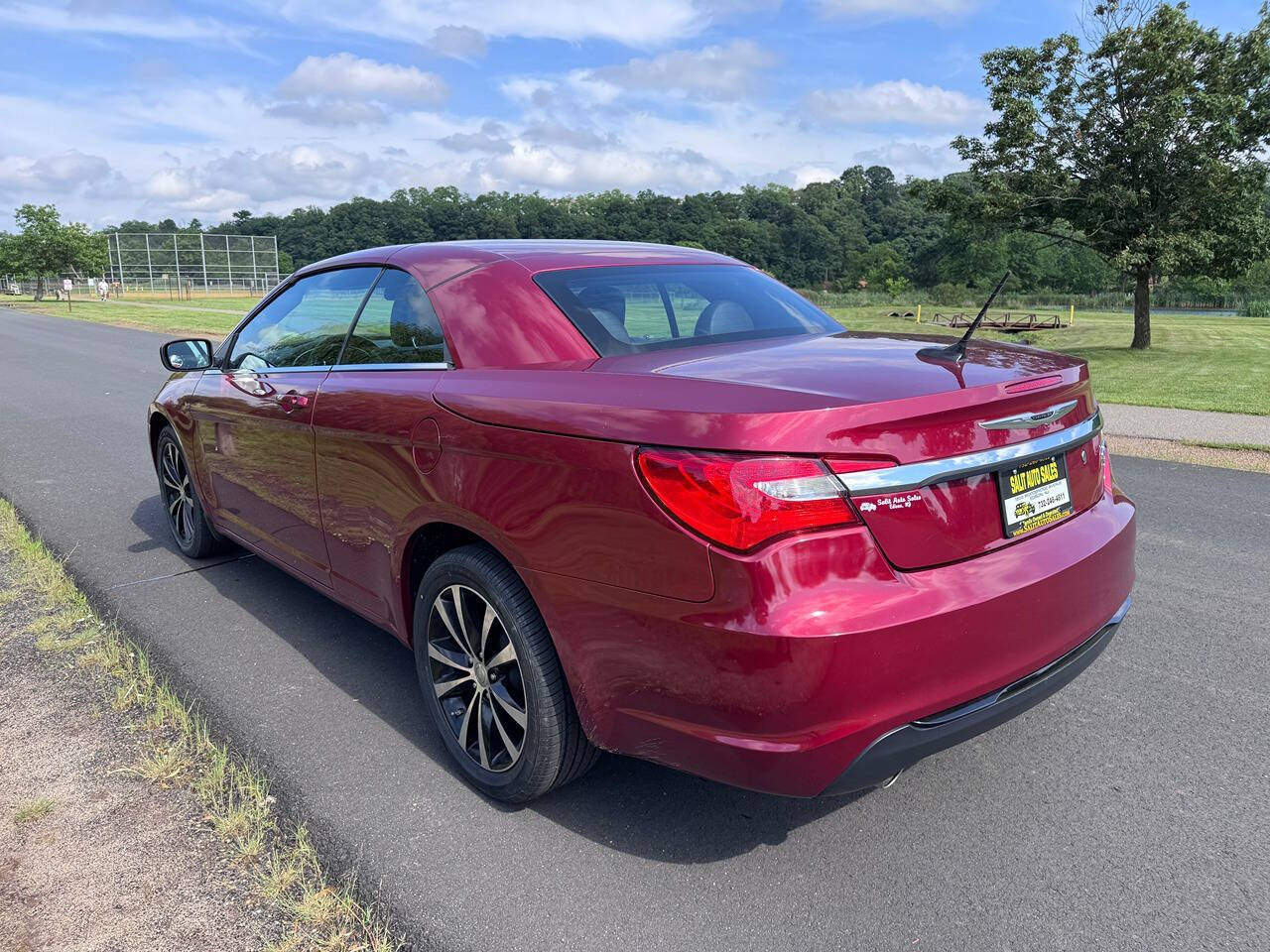 2014 Chrysler 200 29