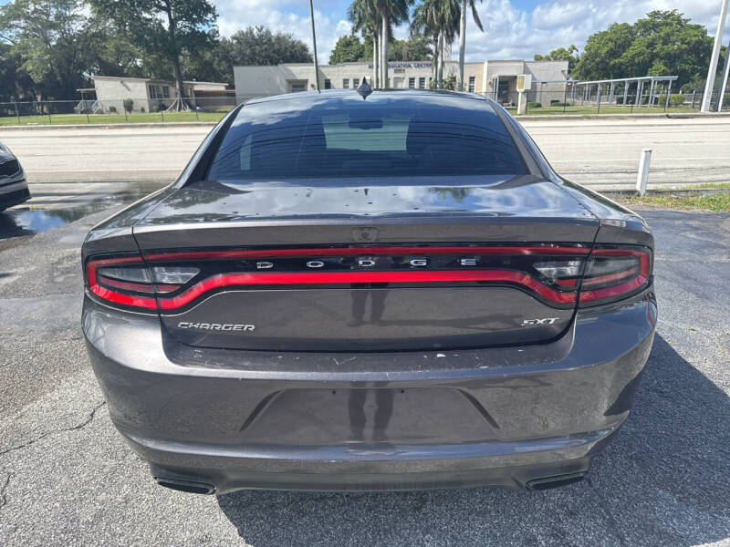 2015 Dodge Charger SXT