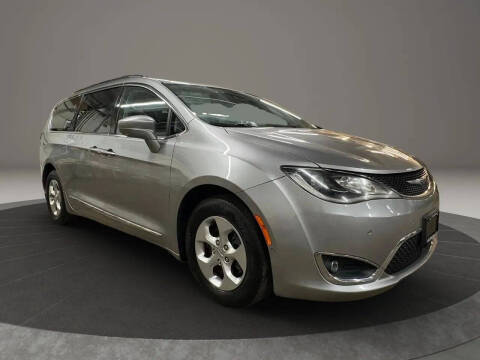 2017 Chrysler Pacifica Touring-L Plus