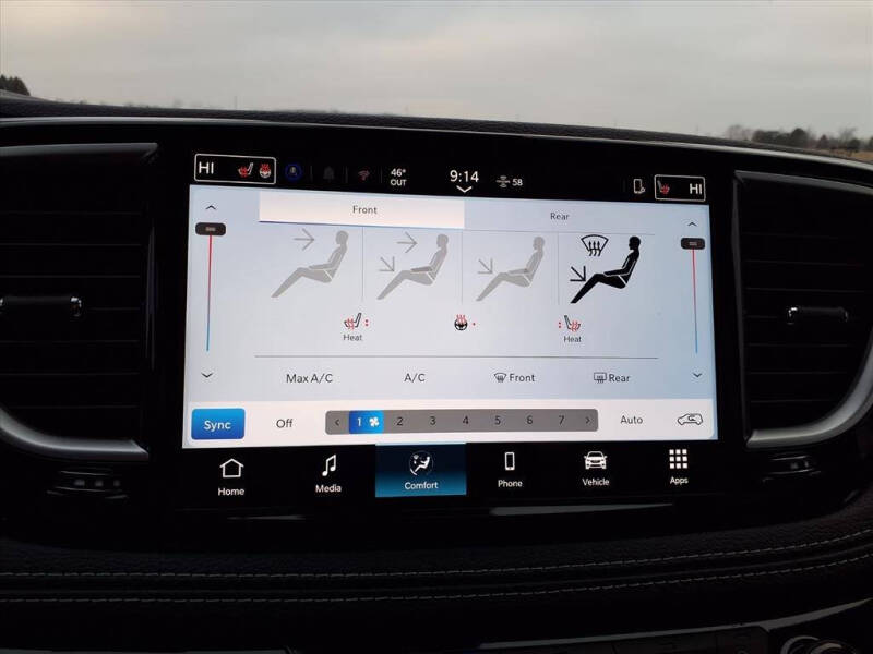 2026 Chrysler Pacifica Select