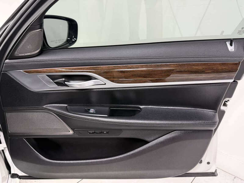 2022 BMW 7 Series 740i