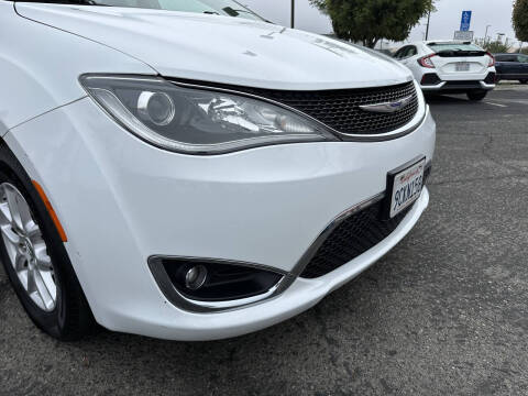 2020 Chrysler Pacifica Touring L