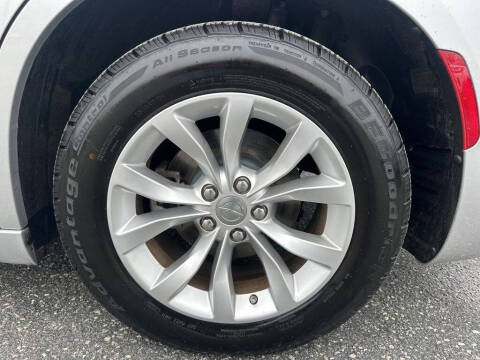 2022 Chrysler 300 Touring