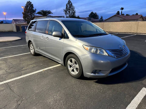 2014 Toyota Sienna LE 7-Passenger Auto Access Seat