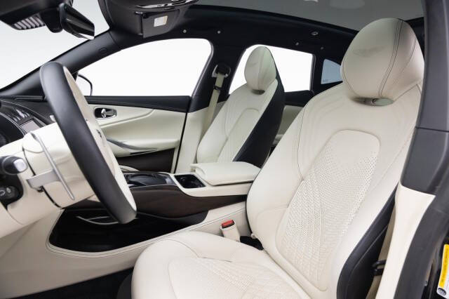 2021 Aston Martin DBX