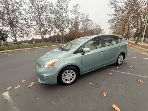 2013 Toyota Prius v Two