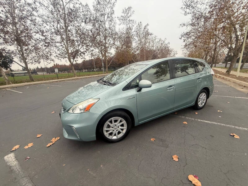 2013 Toyota Prius v Two