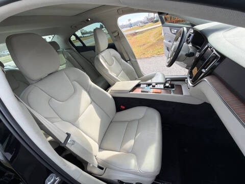 2022 Volvo S60 B5 Momentum