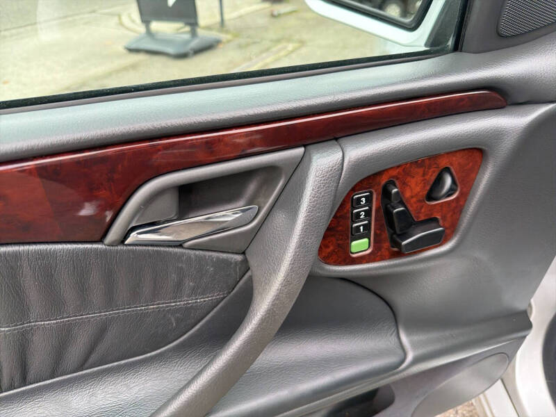 2000 Mercedes-Benz E-Class E 320 4MATIC