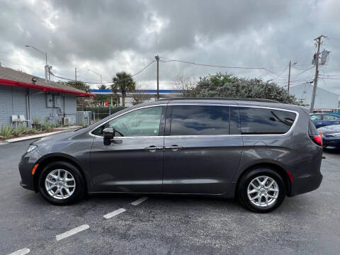 2022 Chrysler Pacifica Touring L