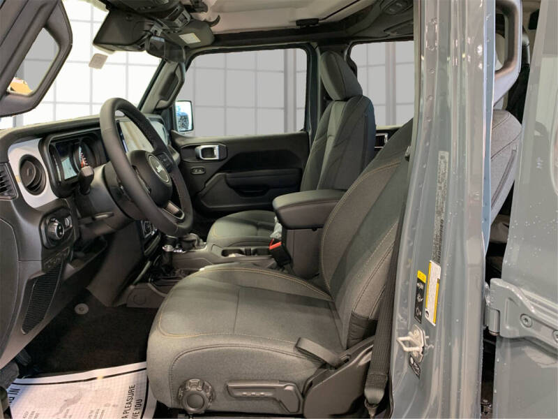 2025 Jeep Gladiator Sport