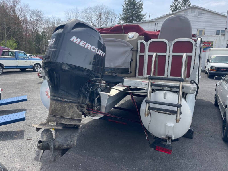 2011 Premier Marine Explorer 200