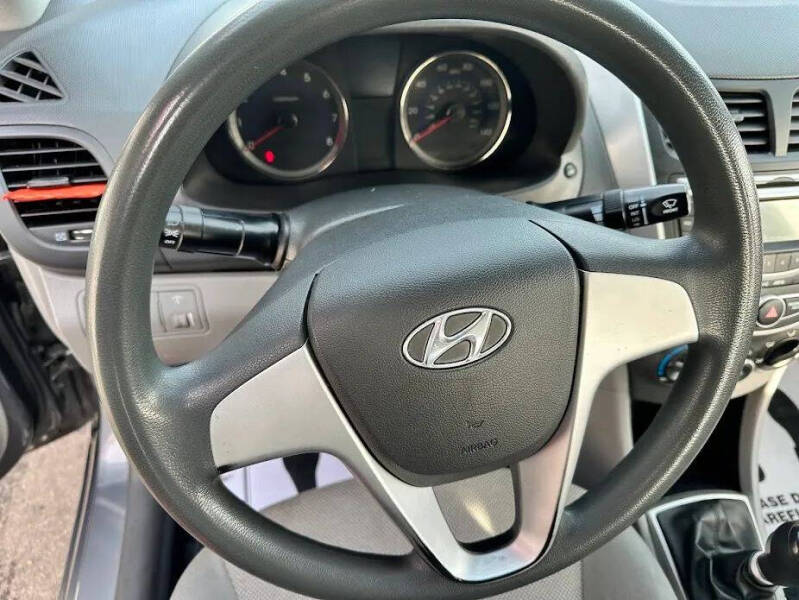2012 Hyundai Accent GLS