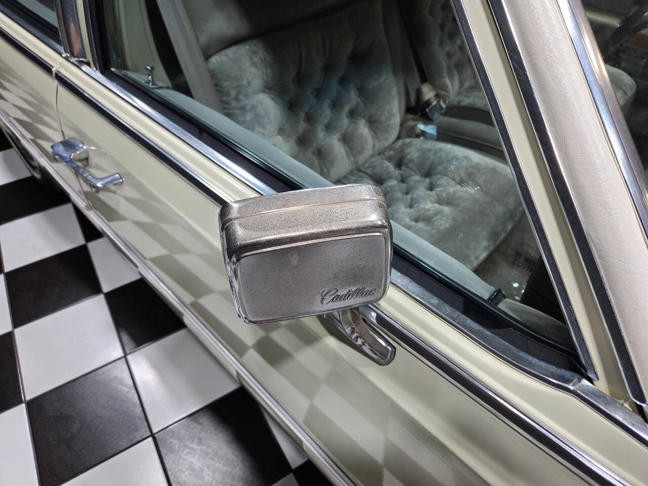 1981 Cadillac Fleetwood Brougham 39