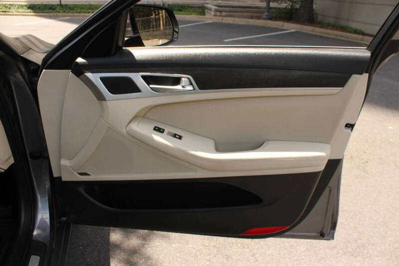 2016 Hyundai Genesis
