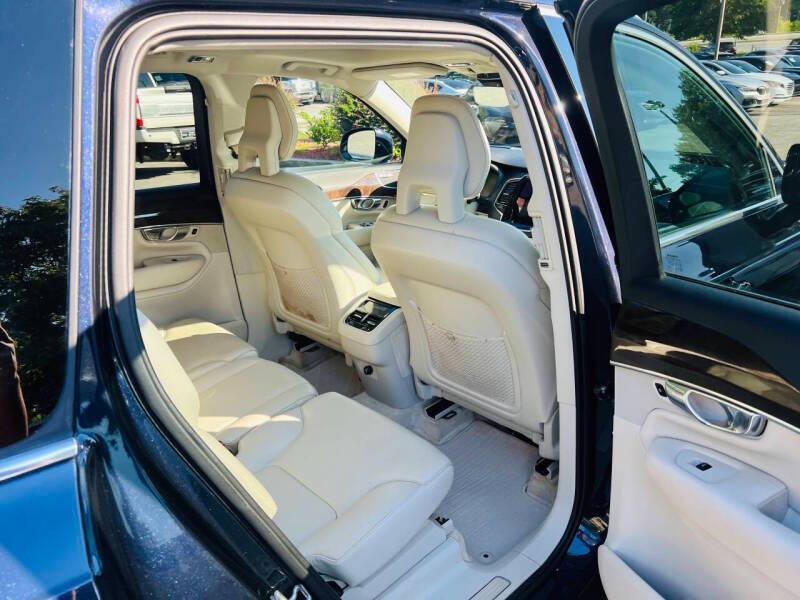 2016 Volvo XC90 T6 Momentum