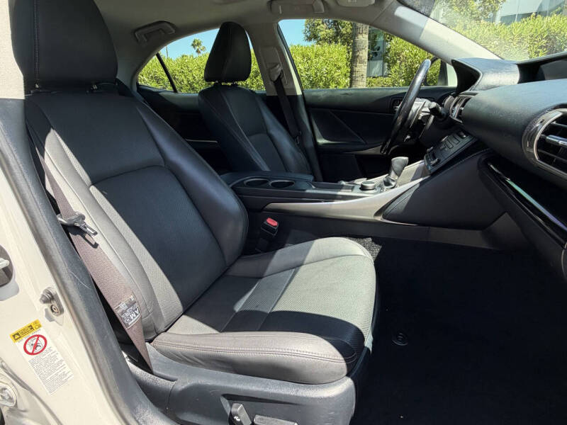 2016 Lexus IS 200t