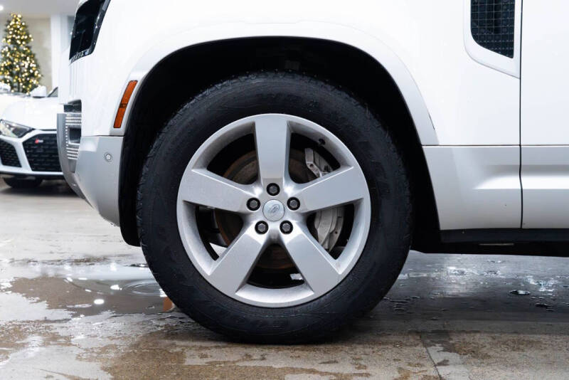 2023 Land Rover Defender 130 SE