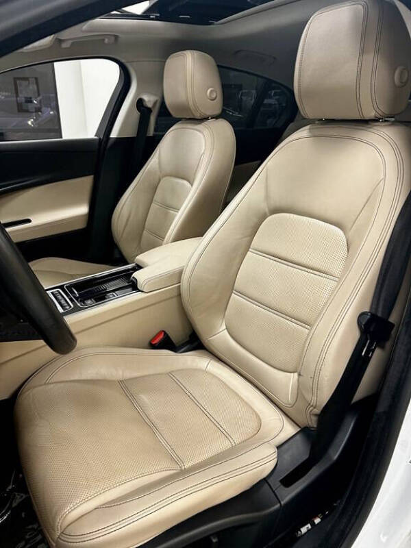 2018 Jaguar XE 25t Prestige