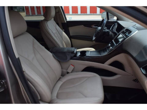 2019 Lincoln Nautilus Select
