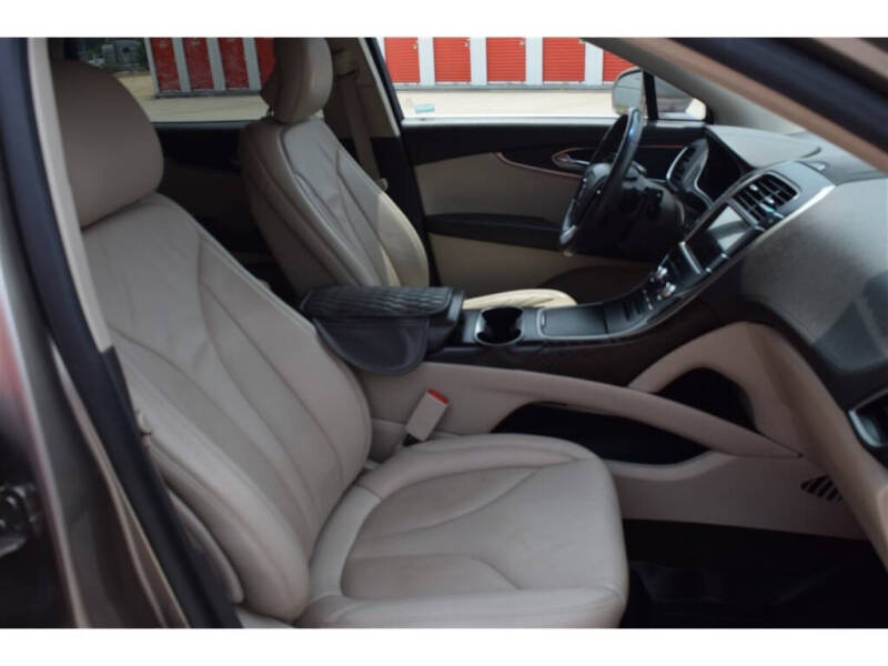 2019 Lincoln Nautilus Select