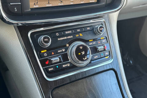 2017 Lincoln Continental Select