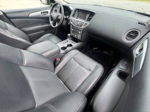 2017 Nissan Pathfinder SL