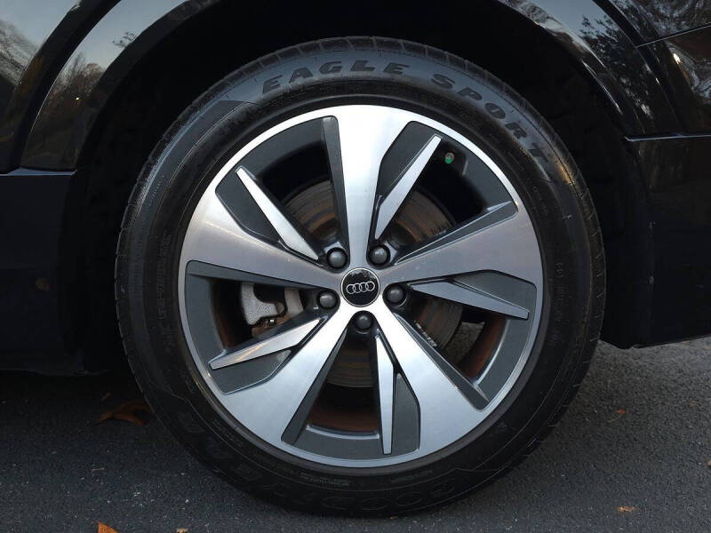 2024 Audi Q8 e-tron quattro Premium Plus